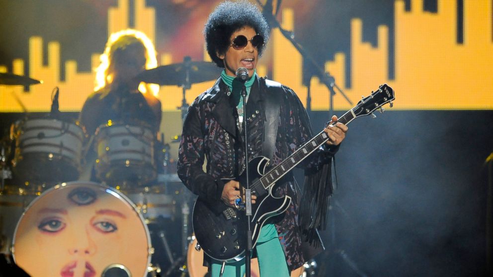 Prince performs at the Billboard Music Awards at the MGM Grand Garden Arena in Las Vegas, May 19, 2013.