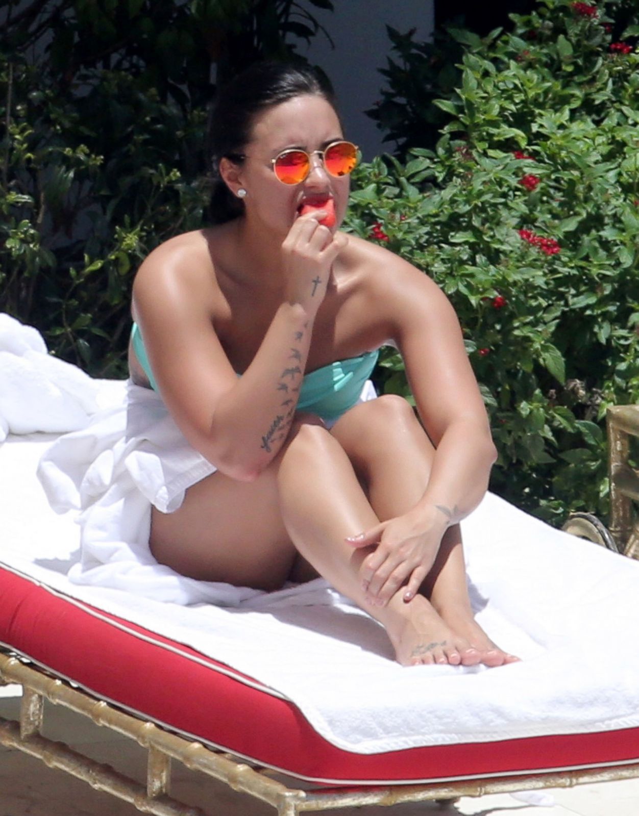 Demi Lovato Lounges Poolside Picture Celebrities On Vacation Abc News