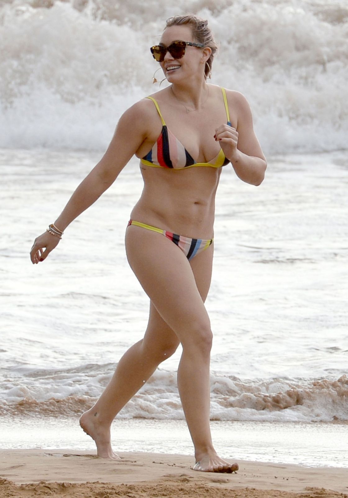 Hilary Duff Stills In Bikini At A Beach In Malibu Celebskart My Xxx Hot Girl