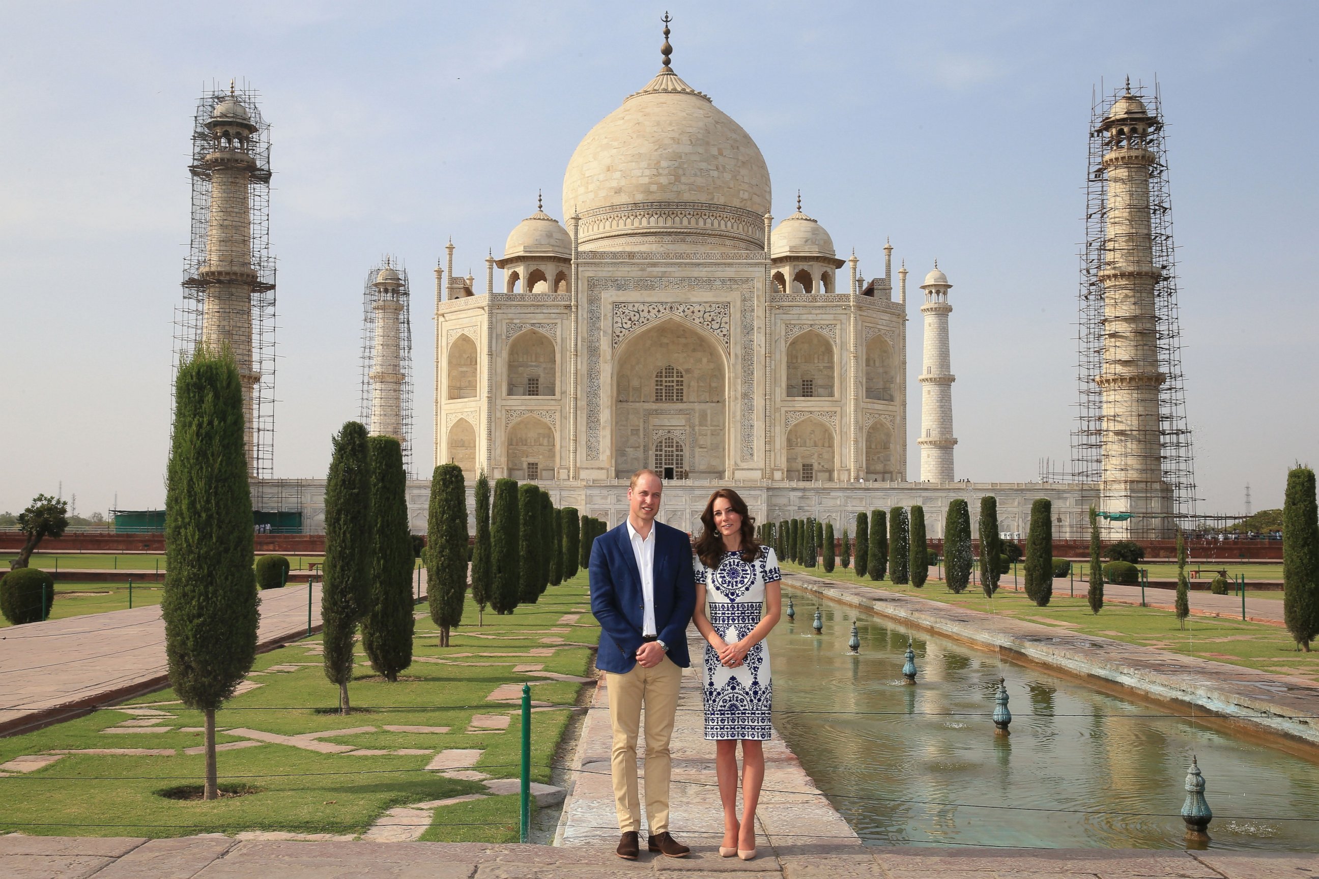 PHOTO: Prince William, Duke of Cambridge and Catherine, Duchess of Cambridge pose in front of the Taj Mahal on April 16, 2016 in Agra, India. 