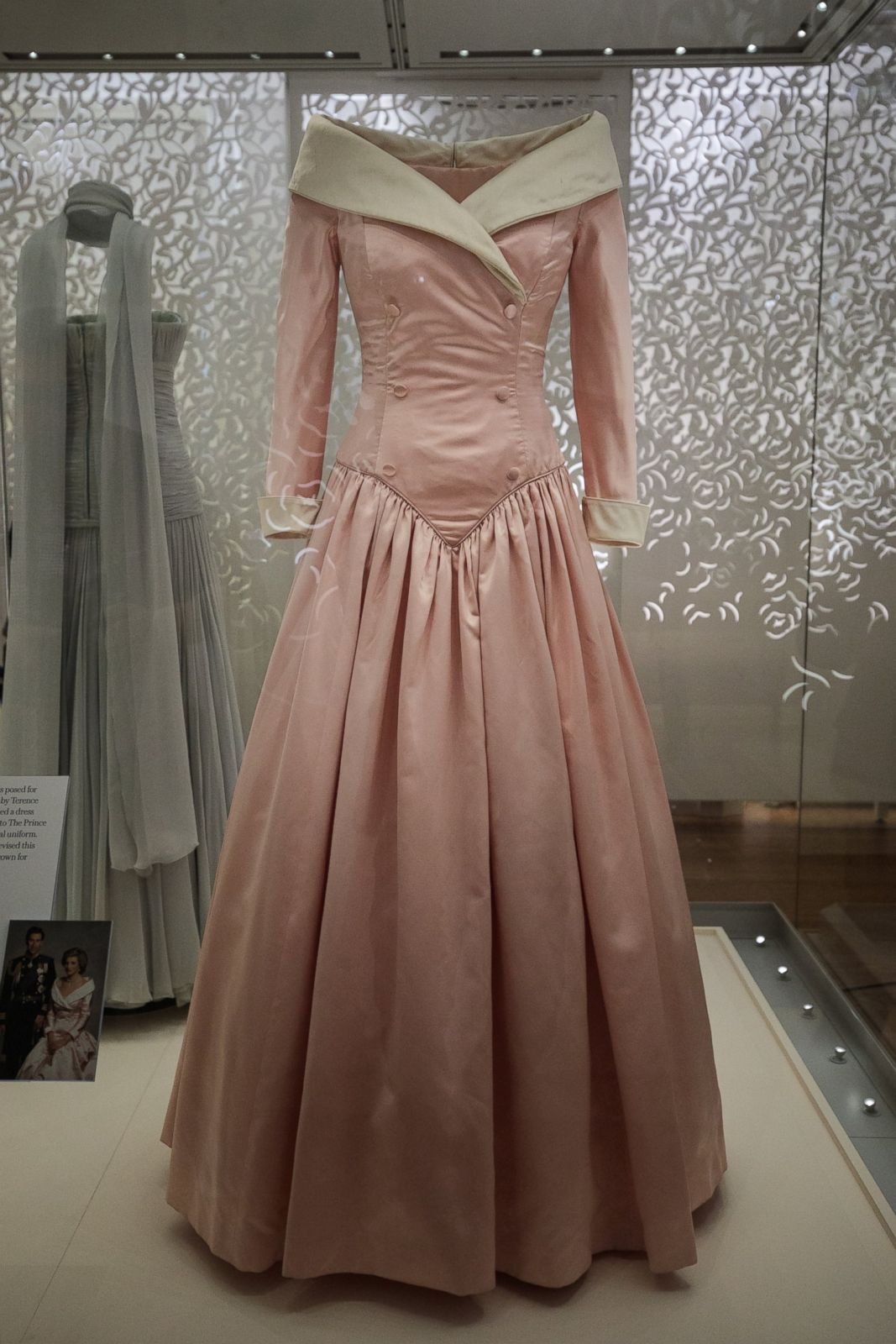 Princess Diana's star-spangled evening dress fetches record $1.148 million  at auction | CNN