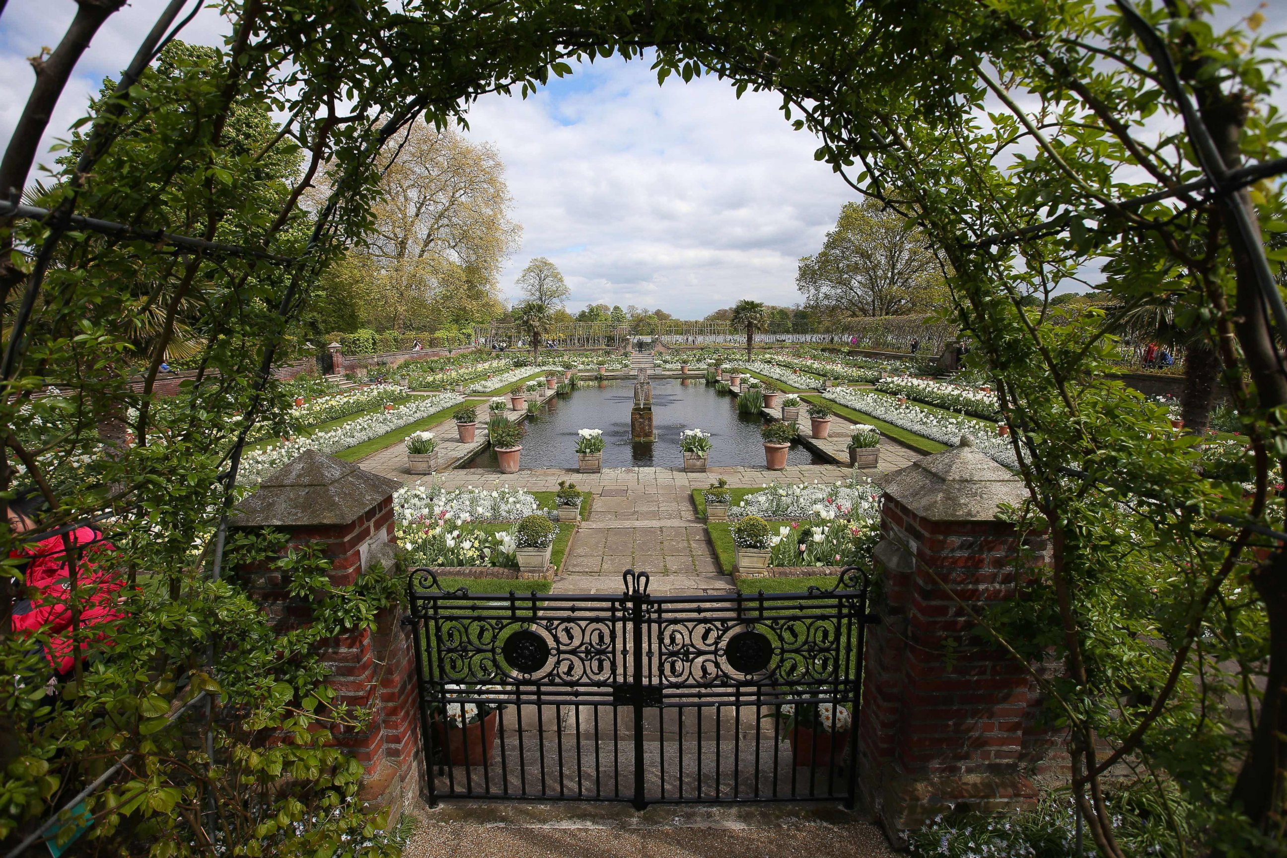 PHOTO: Blossoms are seen in the White Garden, created to celebrate the life of Diana, Princess of Wales, at Kensington Palace in north London, on April 13, 2017. 