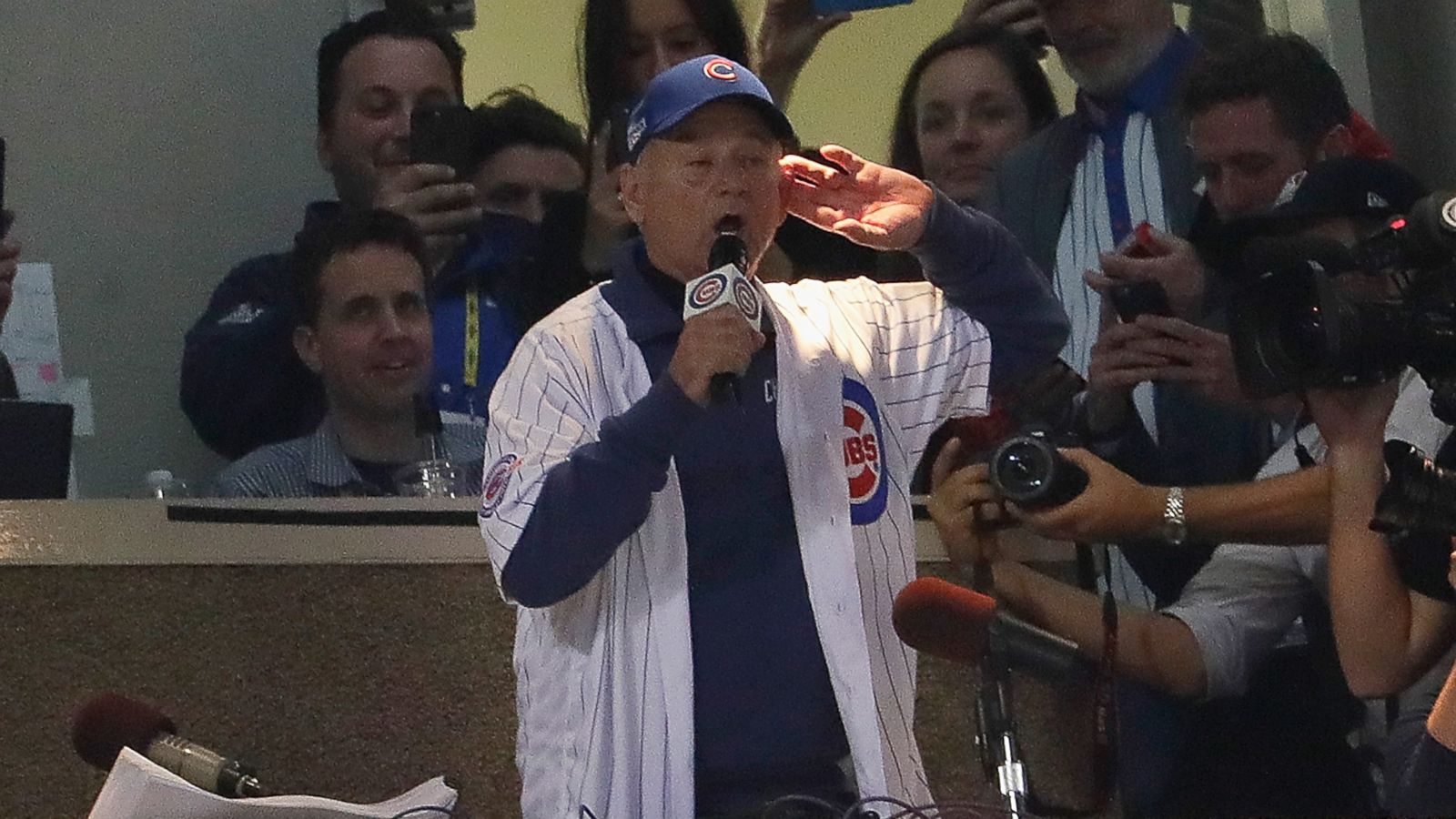 Cubs fan Bill Murray sings 'Take Me Out to the Ballgame' at Wrigley Field 