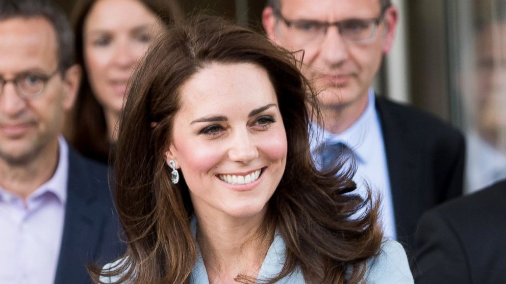 VIDEO: Kate, 35, visited an art museum and met with school children.