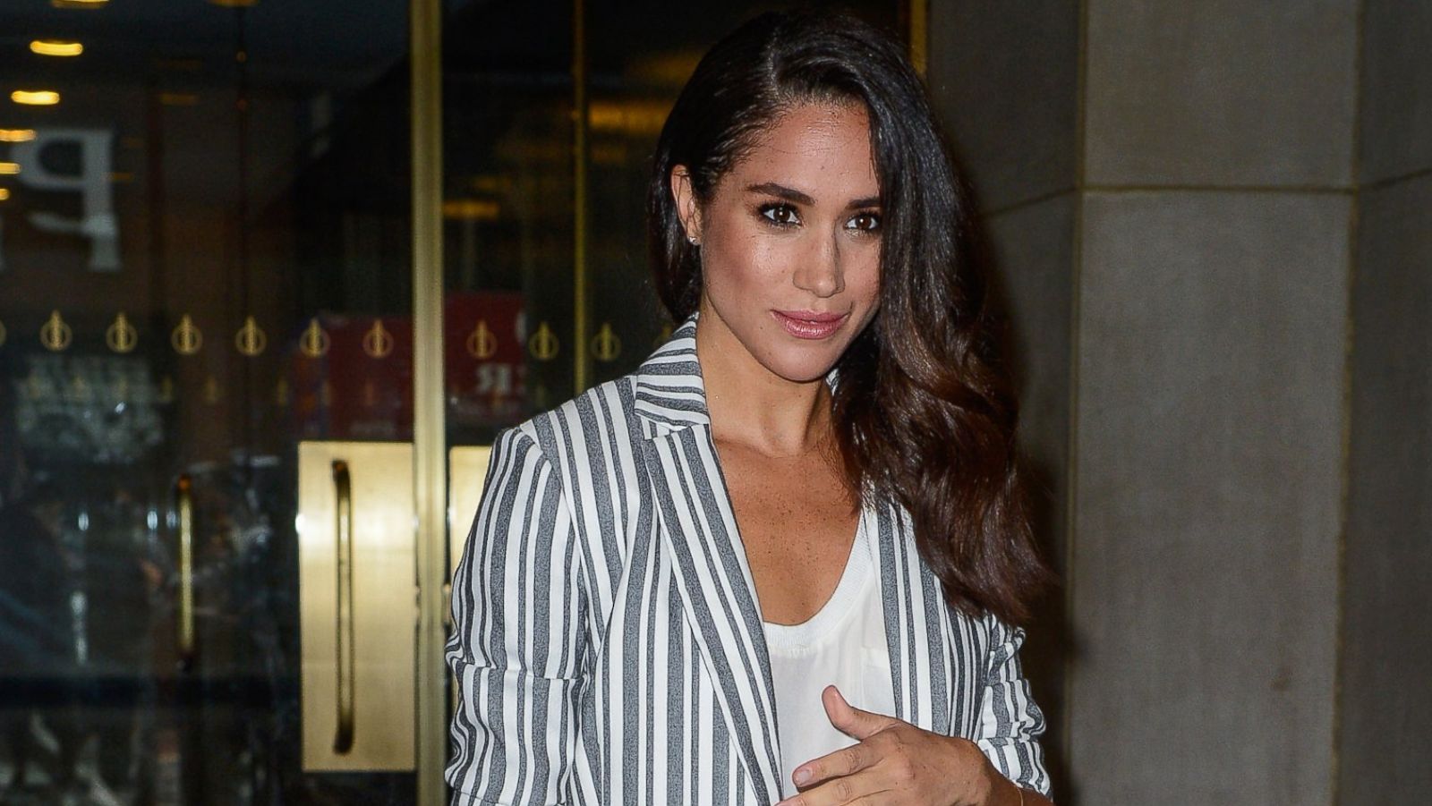 Meghan Markle steps out in Toronto with a H for Harry ring