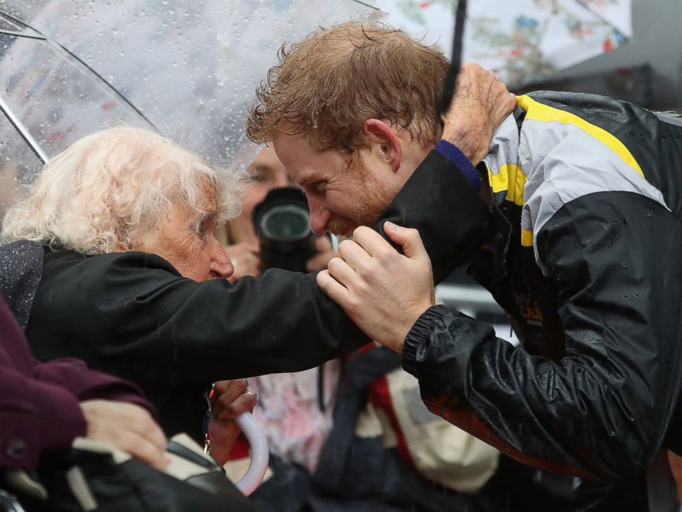 PHOTO: Prince Harry hugs Daphne Dunne at the Overseas Passenger Terminal, June 7, 2017 in Sydney.