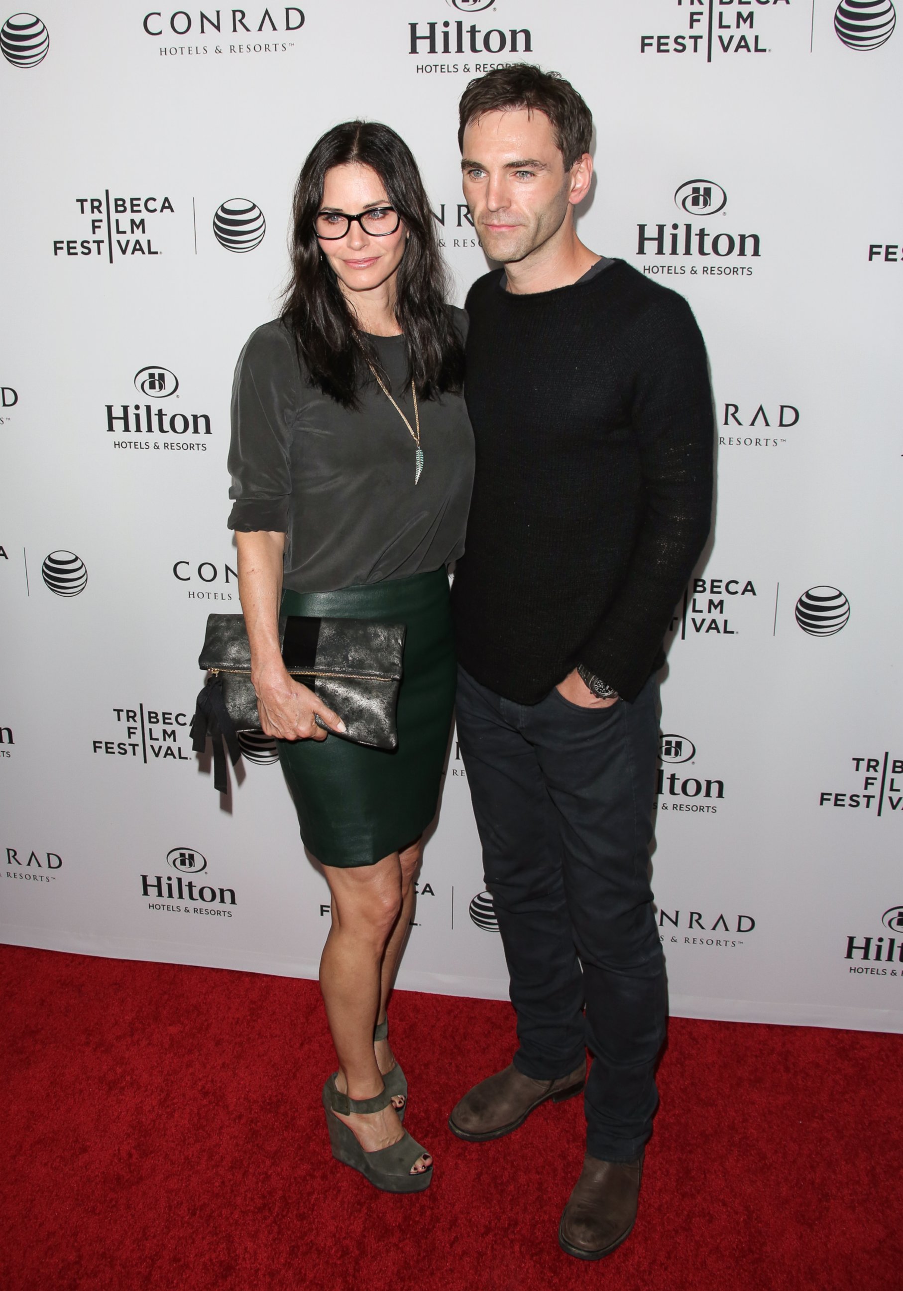 Courteney Cox and Boyfriend Johnny McDaid Make Their Red Carpet Debut ...