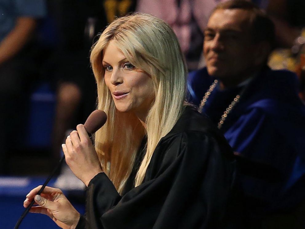 PHOTO: Elin Nordegren speaks during commencement ceremonies at Rollins College in Winter Park, Fla., May 10, 2014.