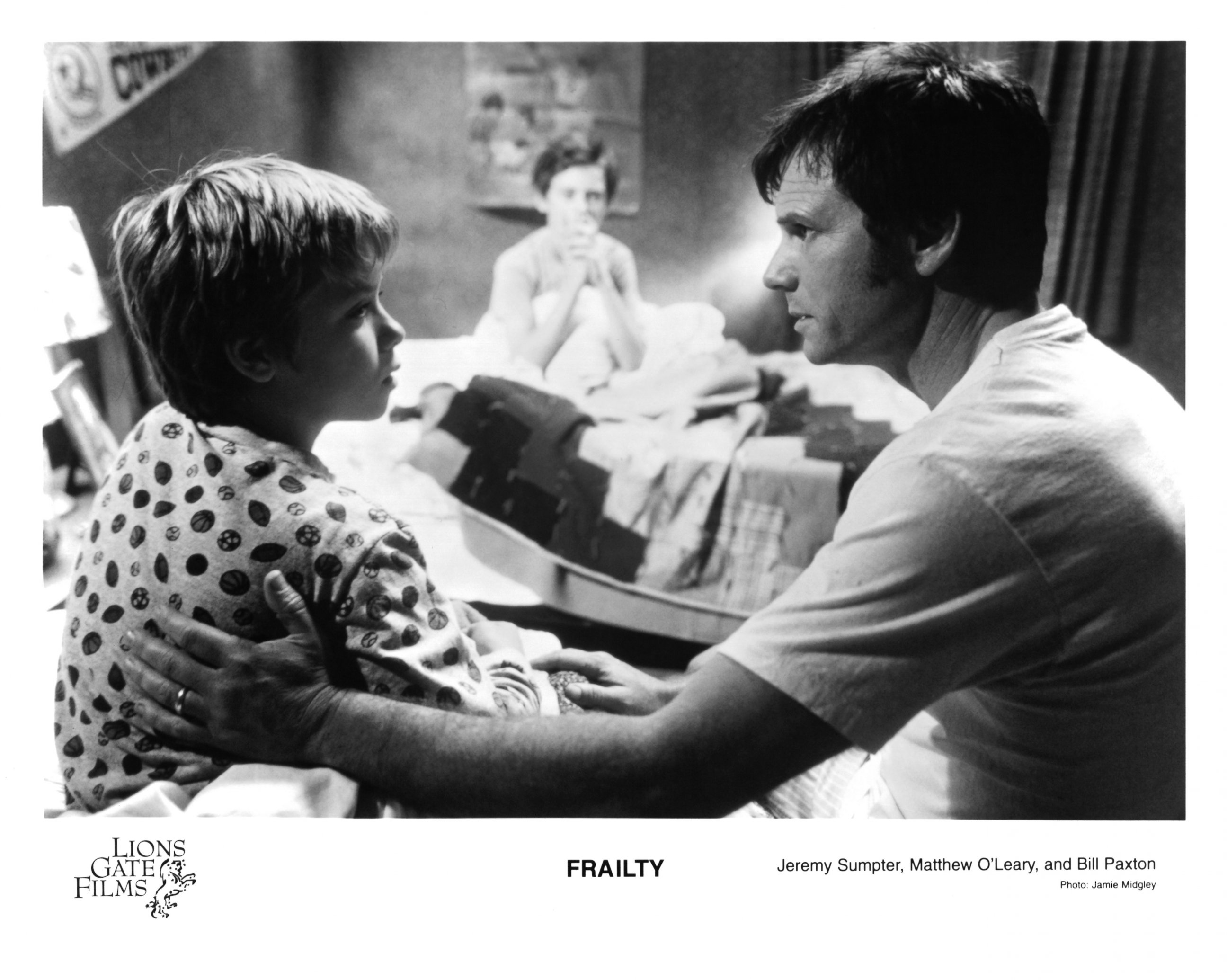 PHOTO: Actors Jeremy Sumpter, Matt O'Leary and Bill Paxton in a scene from the Lions Gate Films movie "Frailty," circa 2001. 