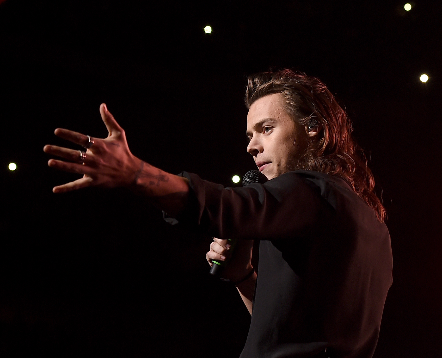 GTY_Harry_Styles_ml_160624.jpg