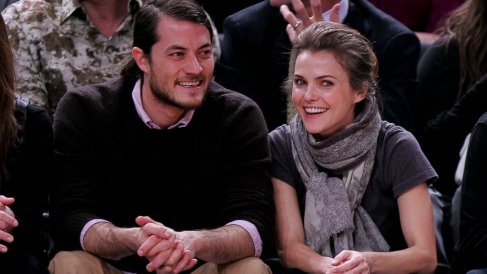 Keri Russell and Shane Deary attend Dallas Mavericks vs. New York Knicks game at Madison Square Garden, Dec. 10, 2007, in New York. 