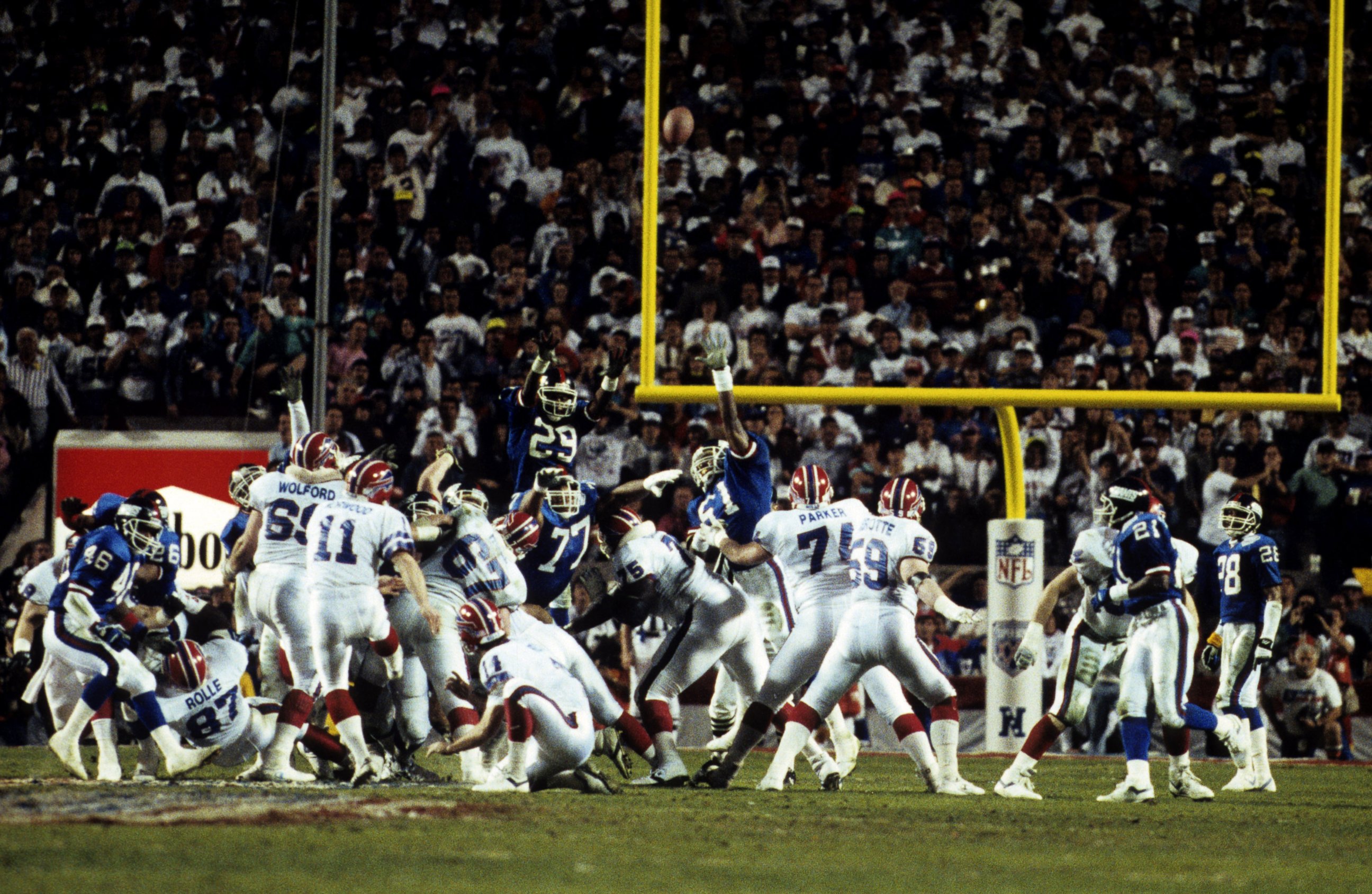 PHOTO: Buffalo Bills kicker Scott Norwood (11) misses his last-second game-winning field goal attempt wide right during Super Bowl XXV, a 20-19 loss to the New York Giants on Jan. 27, 1991, at Tampa Stadium in Tampa, Florida. 