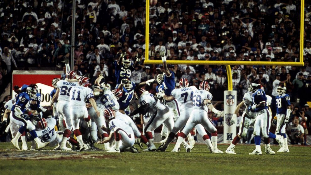 PHOTO: Buffalo Bills kicker Scott Norwood (11) misses his last-second game-winning field goal attempt wide right during Super Bowl XXV, a 20-19 loss to the New York Giants on Jan. 27, 1991, at Tampa Stadium in Tampa, Florida. 