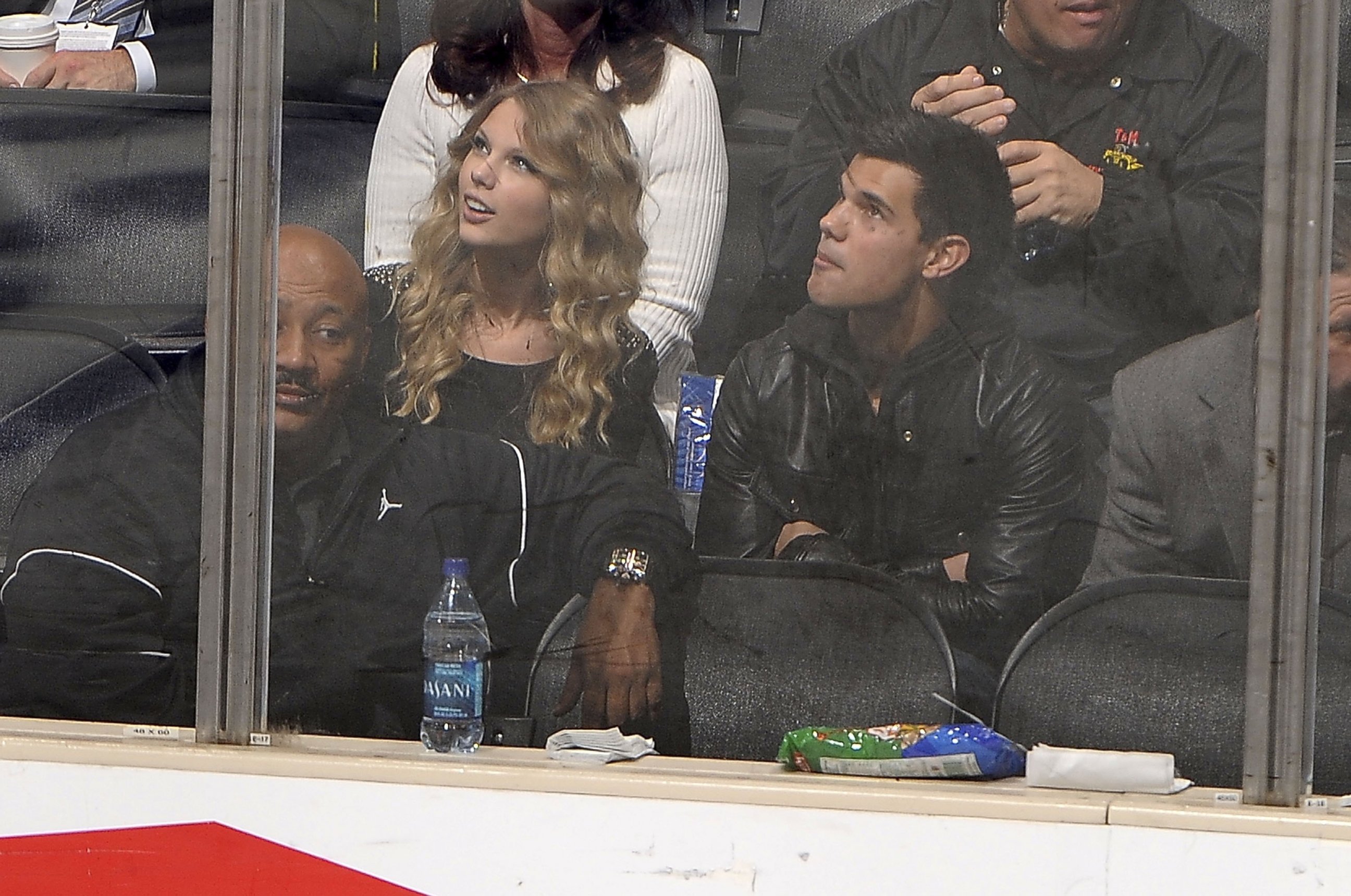 PHOTO:Taylor Lautner and Taylor Swift shown October 25, 2009 at Staples Center in Los Angeles, Calif. 