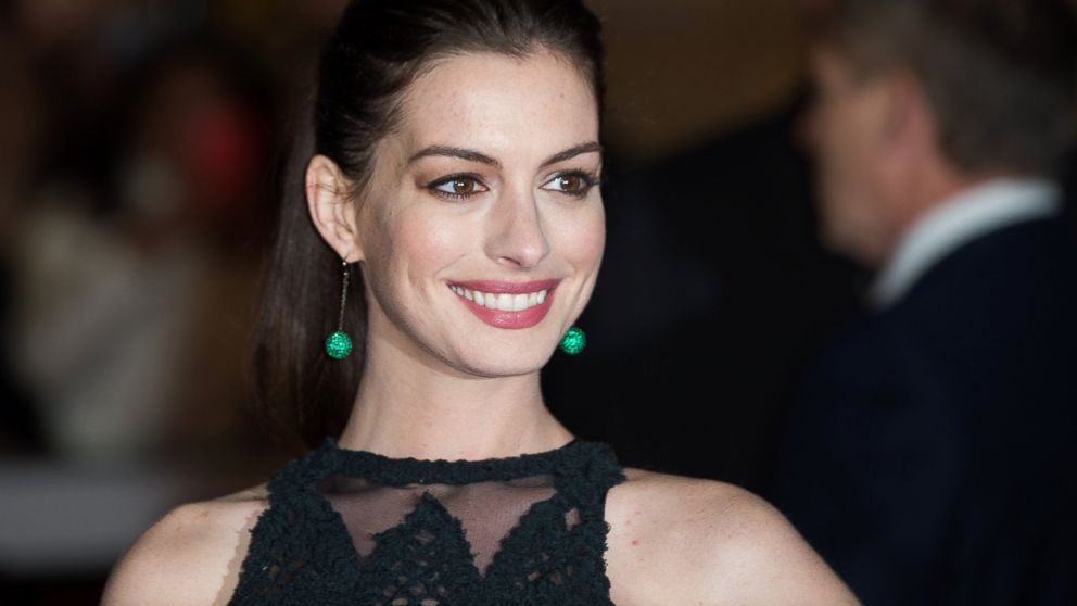 VIDEO: Anne Hathaway Posts Bikini Pic to Seemingly Announce Pregnancy