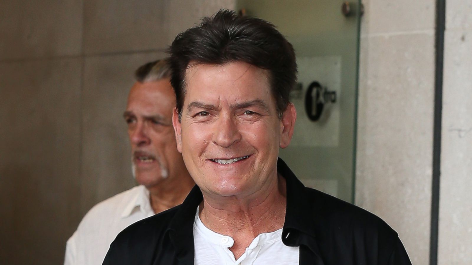 Charlie Sheen Wants To Throw Out First Pitch Of The World Series, But MLB  Stands In Way