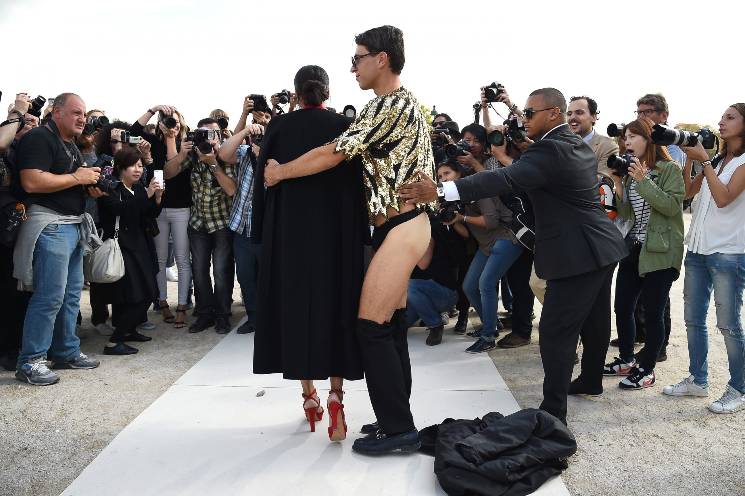 PHOTO: Ukrainian journalist/prankster Vitalii Sediuk targets Singer Ciara with his latest celebrity prank as she arrives at Valentino Fashion Show during Paris Fashion Week, Womenswear SS 2015, Sept. 30, 2014 in Paris.