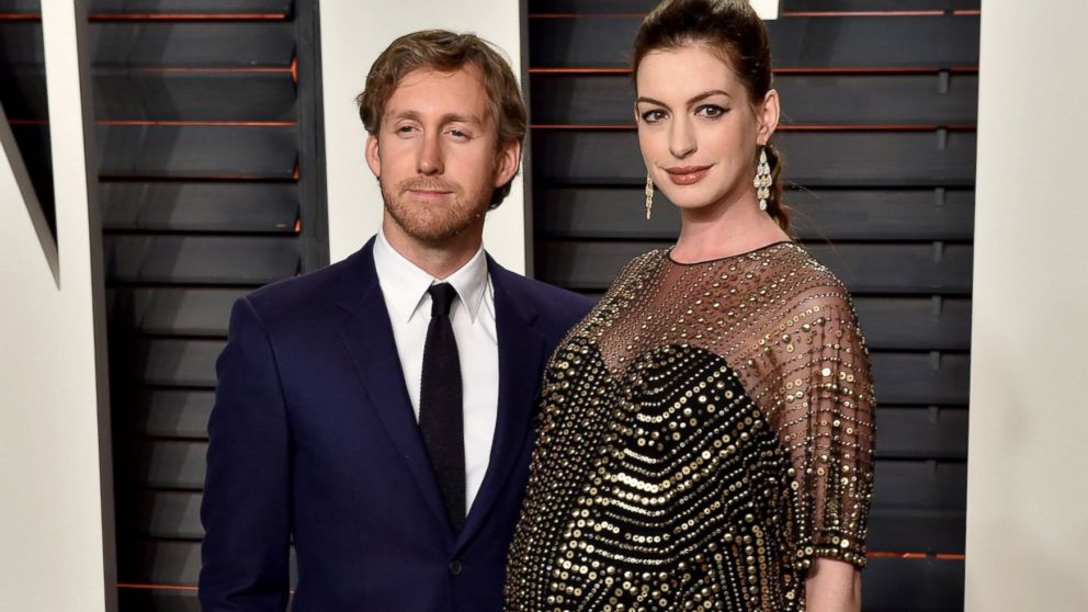 VIDEO: Anne Hathaway Posts Bikini Pic to Seemingly Announce Pregnancy