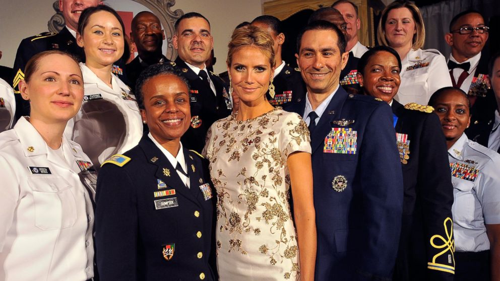 Heidi Klum stands with members of the military at the Tiffany Circle Women's Leadership Summit at the French Embassy in Washington, May 17, 2014.