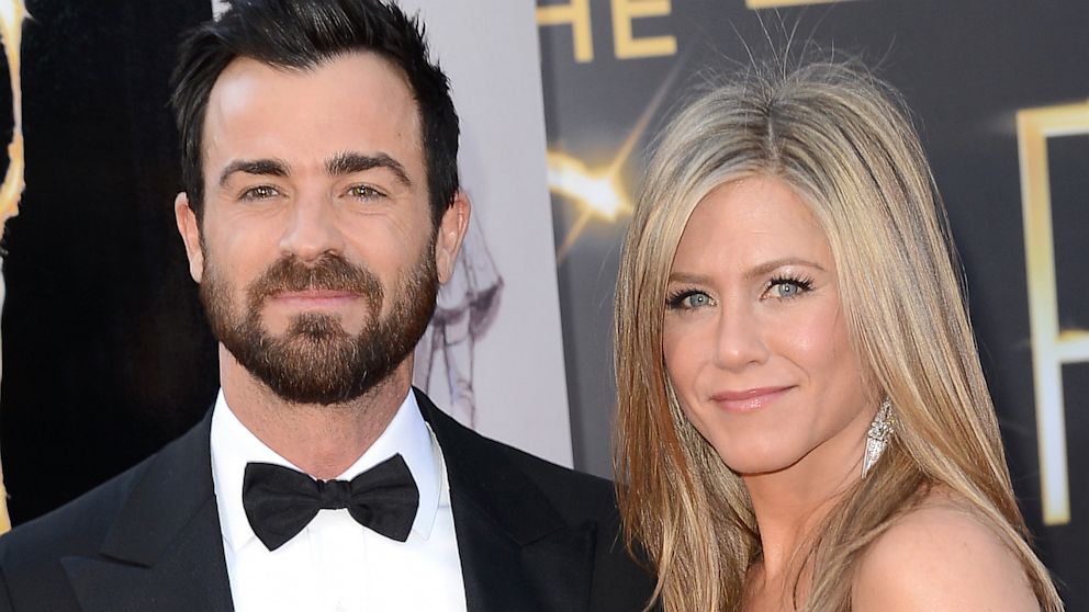 Justin Theroux and Jennifer Aniston arrive at the Academy Awards at the Hollywood & Highland Center, Feb. 24, 2013, in Hollywood, Calif. 