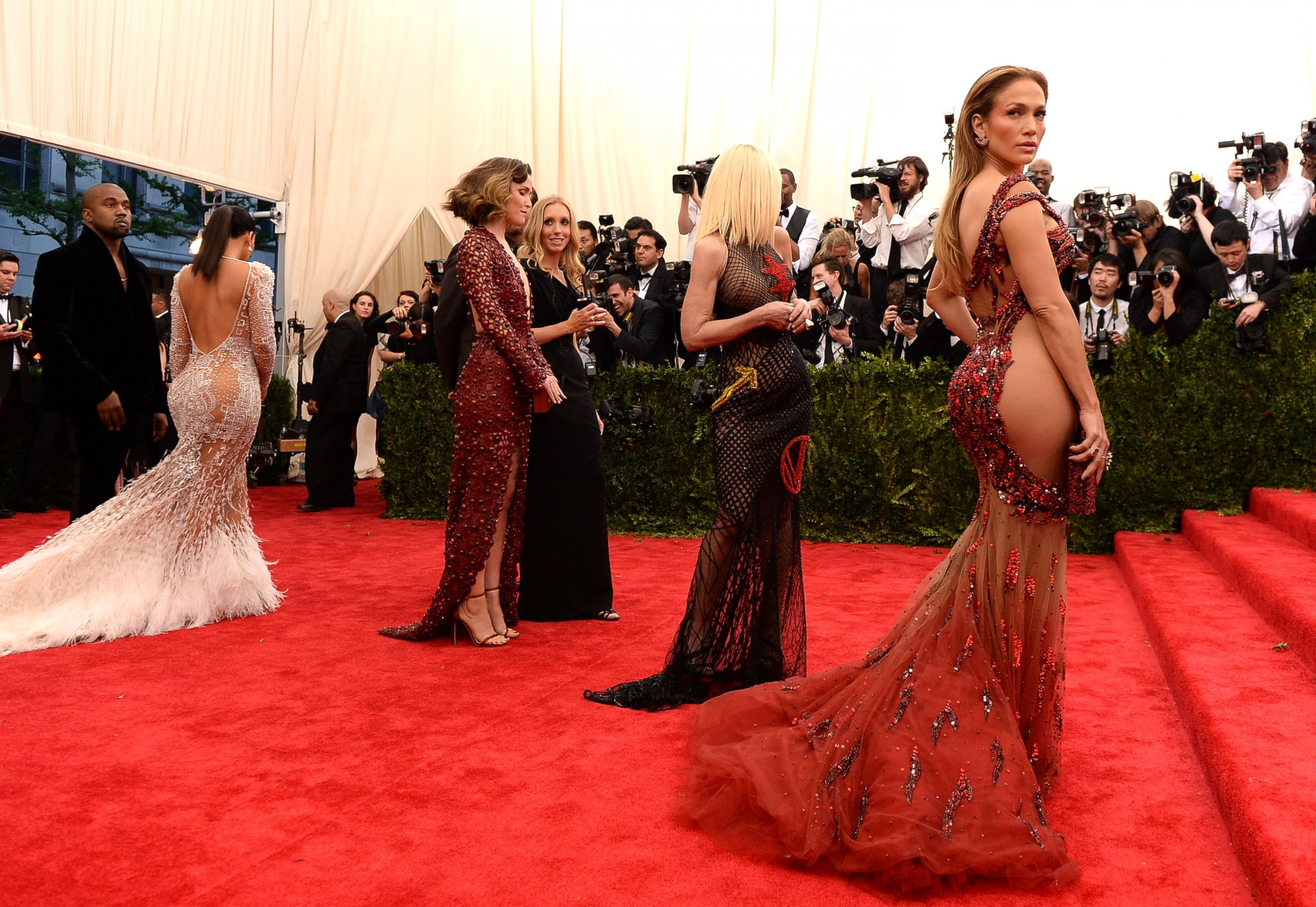 PHOTO: Jennifer Lopez attends the "China: Through The Looking Glass" Costume Institute Benefit Gala