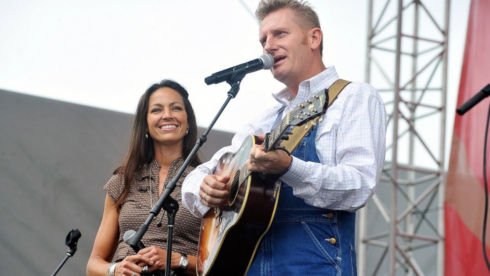 PHOTO: Rory Feek and Joey Feek of the band Joey & Rory perform on the Chevrolet Riverfront Stage during the 2013 CMA Music Festival, June 9, 2013 in Nashville, Tenn. 
