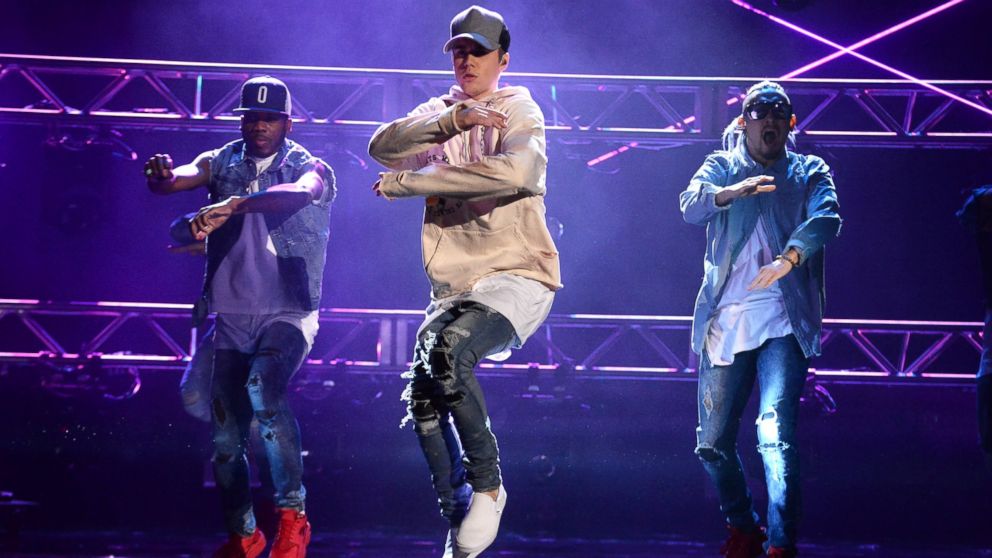 Justin Bieber performs onstage during the 2015 American Music Awards at Microsoft Theater, Nov. 22, 2015 in Los Angeles.