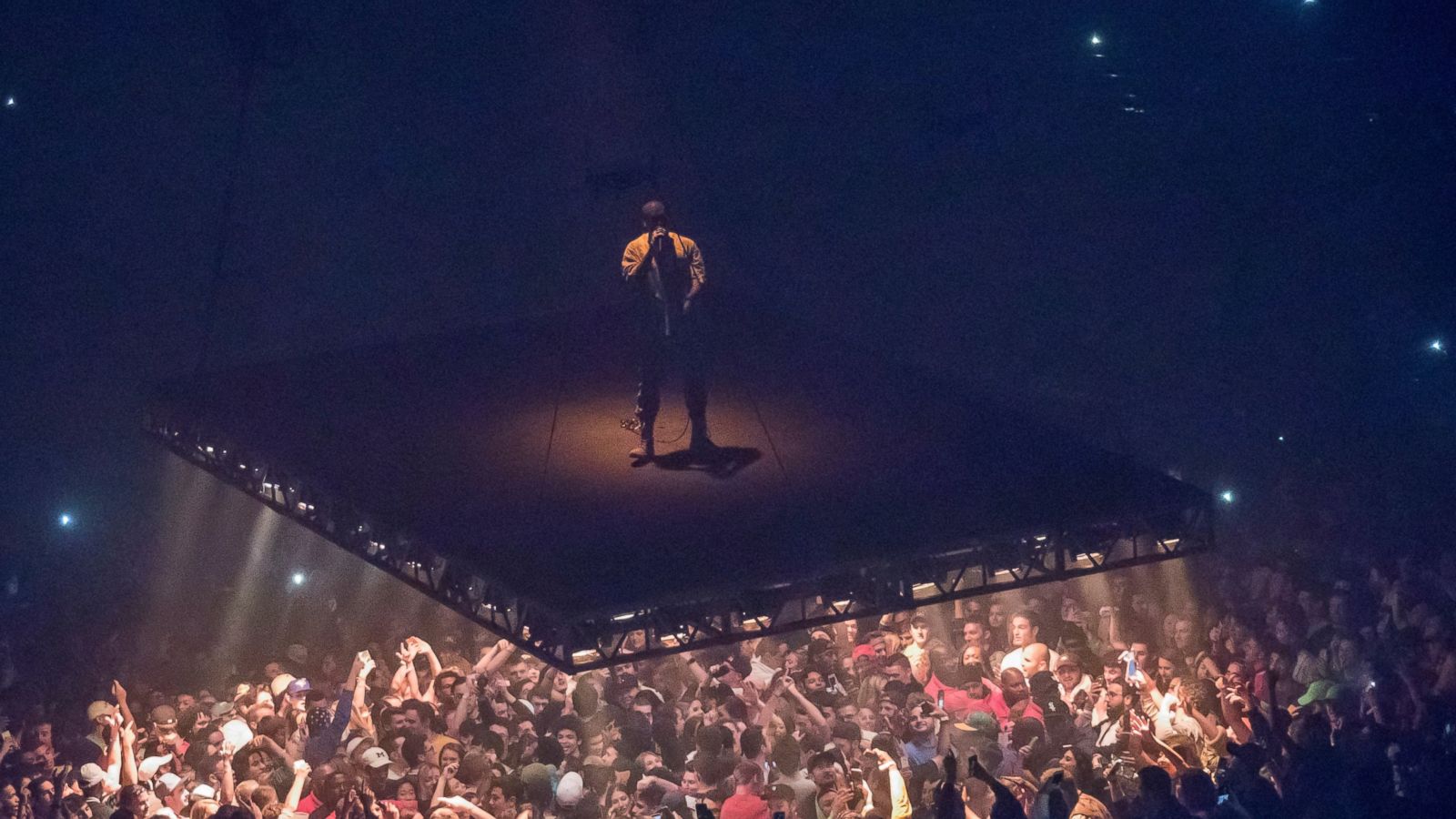 Been watching Kanye live performances on  the past few days and it  makes me hope for one more tour. #KanyeWest