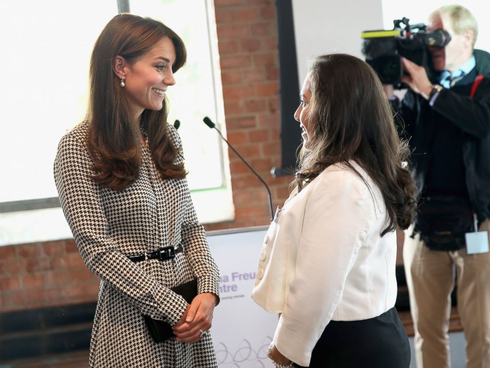 PHOTO: Catherine, Duchess of Cambridge talks to Andrea Noguera of the parents panel during a visit to the Anna Freud Centre, Sept. 17, 2015, in London.