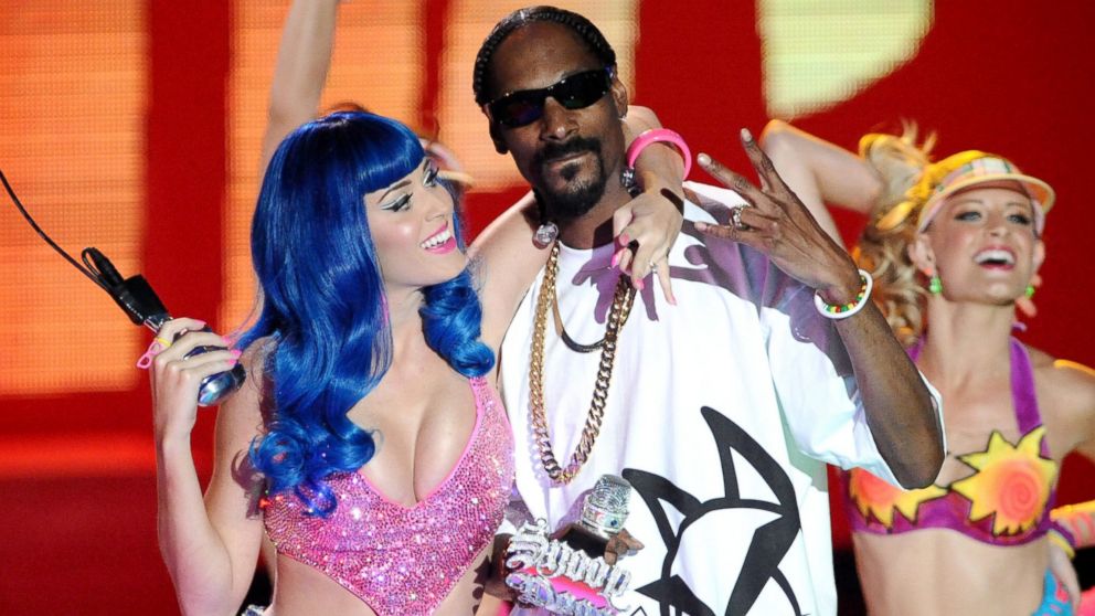 Katy Perry and Snoop Dogg perform onstage at the 2010 MTV Movie Awards at Gibson Amphitheatre, June 6, 2010, in Universal City, Calif. 