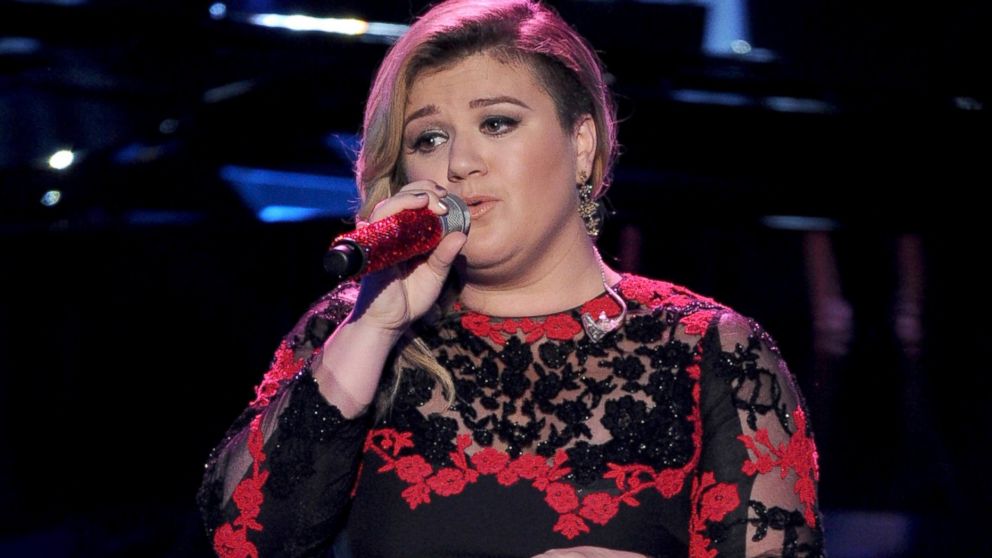Kelly Clarkson performs onstage at "American Idol XIV" Top 8, April 1, 2015 in Hollywood, Calif. 