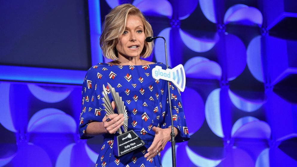 Kelly Ripa speaks on stage at 26th Annual GLAAD Media Awards In New York on May 9, 2015 in New York City.  