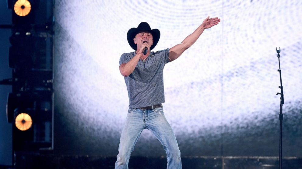 Kenny Chesney Apologizes for Telling Philadelphia Concert Police