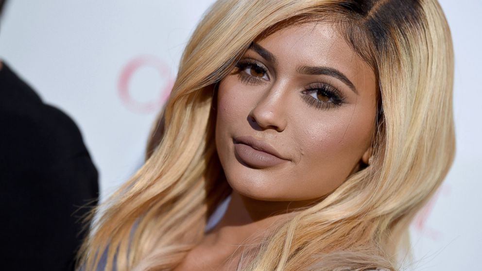 Kylie Jenner My Mother Kris Jenner Was Super Against My Lip Fillers Abc News