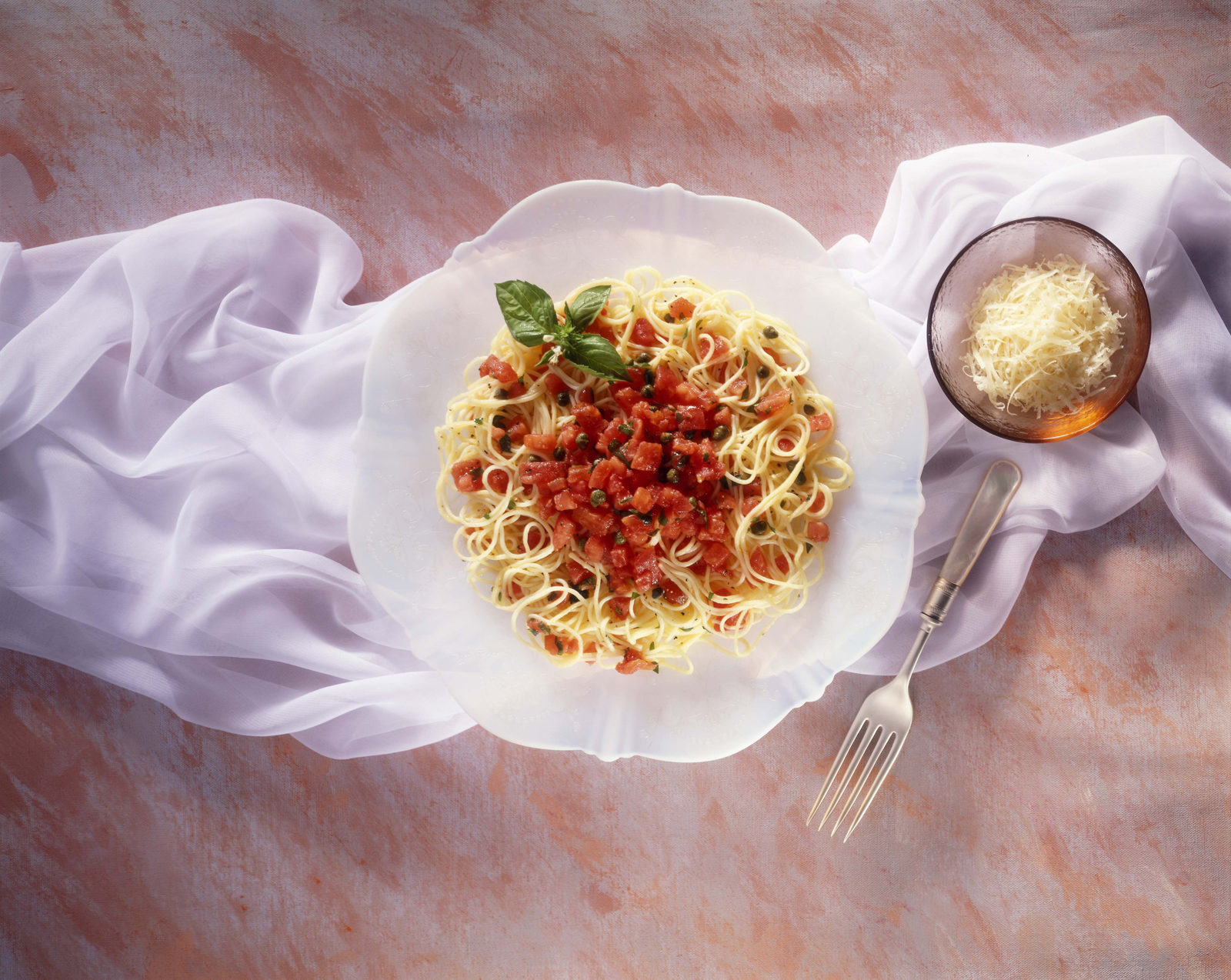 PHOTO: Linguine with tomato sauce