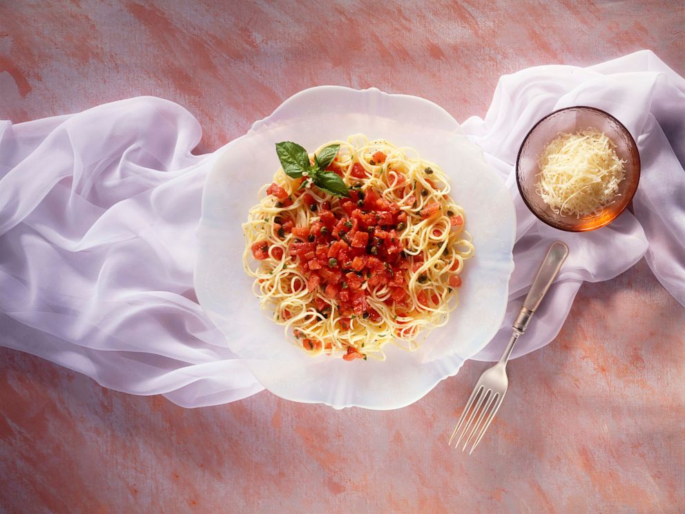 PHOTO: Linguine with tomato sauce