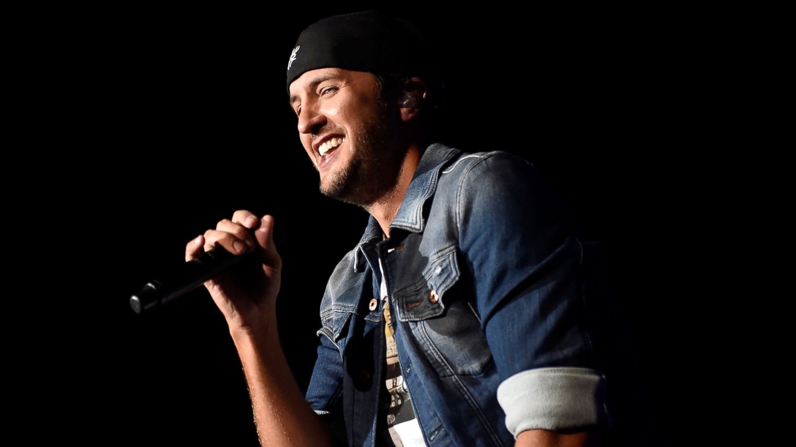 Luke Bryan is Messing Up These Two Words in the National Anthem Ahead of Super  Bowl 2017: Photo 3853272, 2017 Super Bowl, Luke Bryan Photos