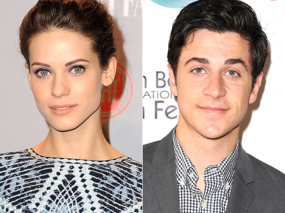 PHOTO: Lyndsy Fonseca and David Henrie of 'How I Met Your Mother.'