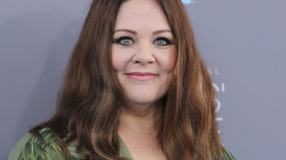 3. Melissa McCarthy Rocks Blue Hair on the Red Carpet - wide 3