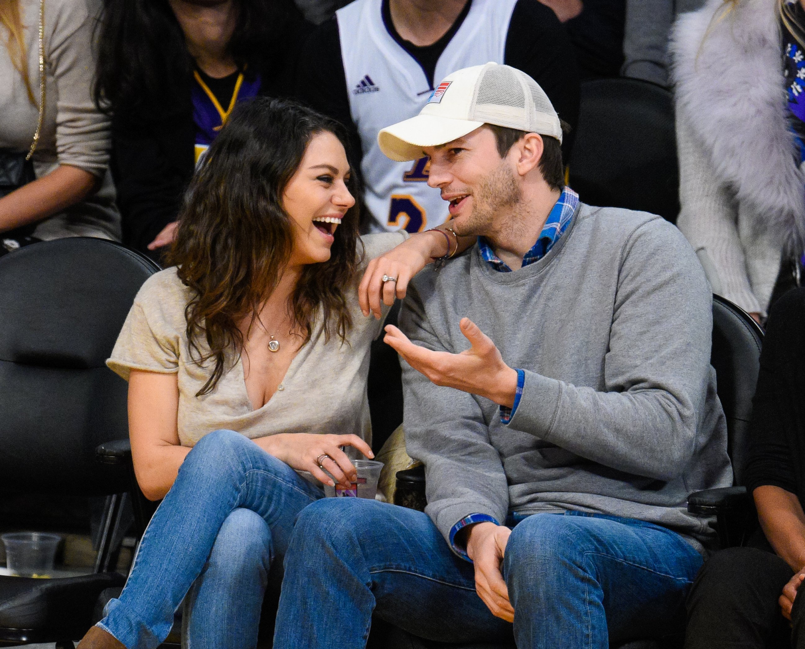 Ashton Kutcher and Mila Kunis Have a Courtside Date Night Picture ...