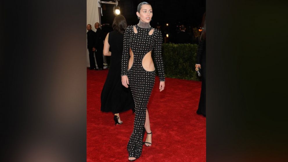 PHOTO: Miley Cyrus arrives at 'China: Through The Looking Glass' Costume Institute Benefit Gala