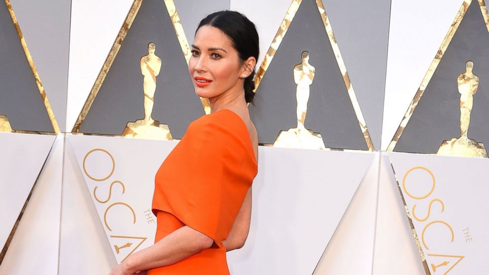 Olivia Munn arrives at the 88th Annual Academy Awards at Hollywood & Highland Center, Feb. 28, 2016, in Hollywood, Calif.