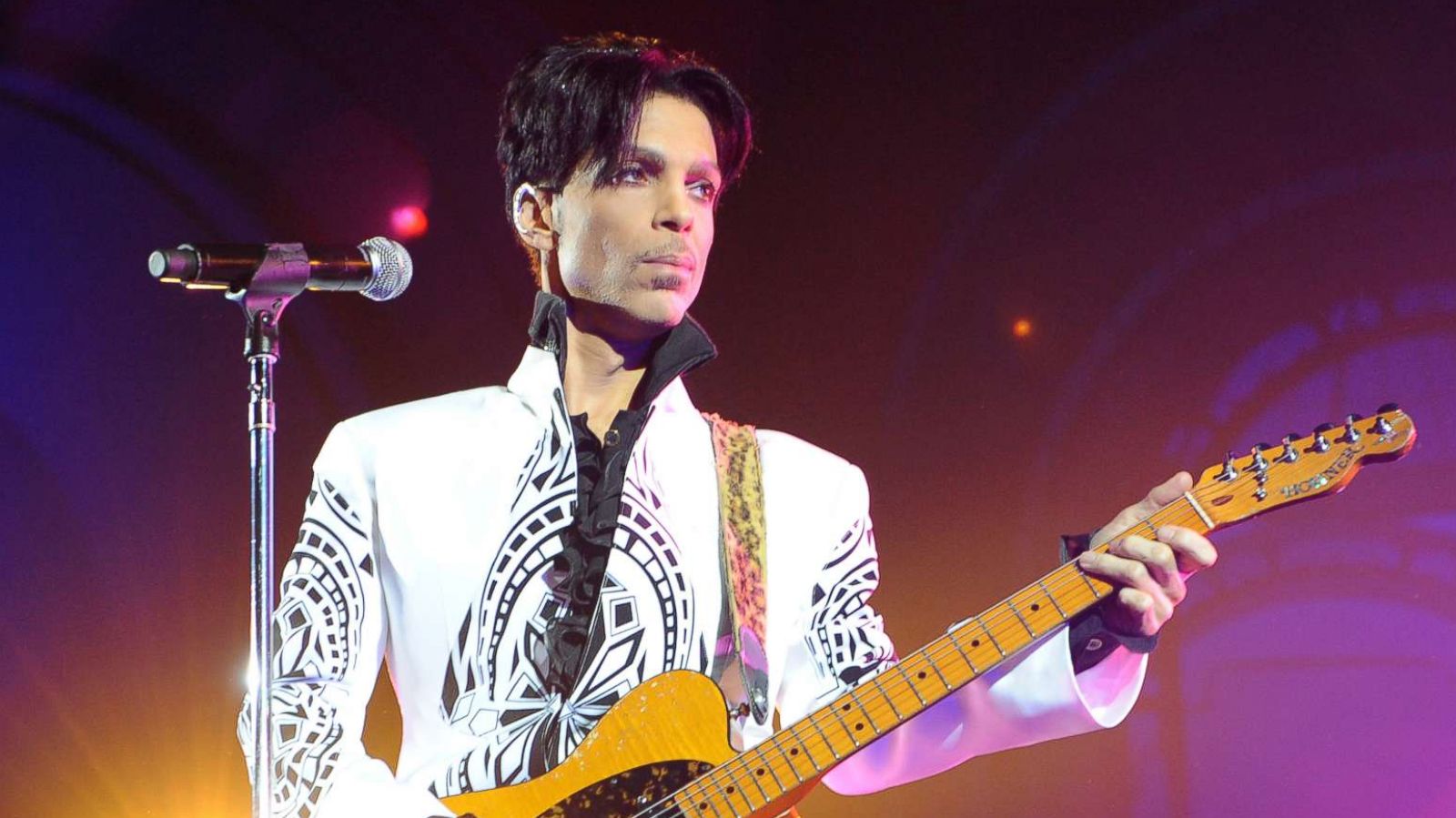 PHOTO: Prince performs at the Grand Palais in Paris, Oct. 11, 2009.