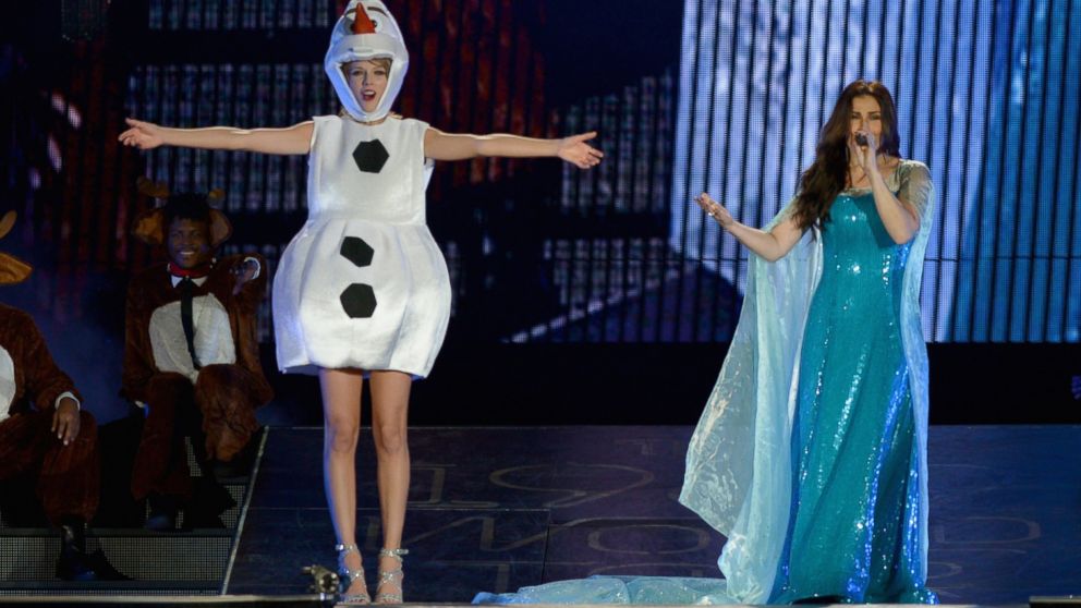 Taylor Swift Sings Let It Go With Idina Menzel The Richest Bond Villains And More In Pop News