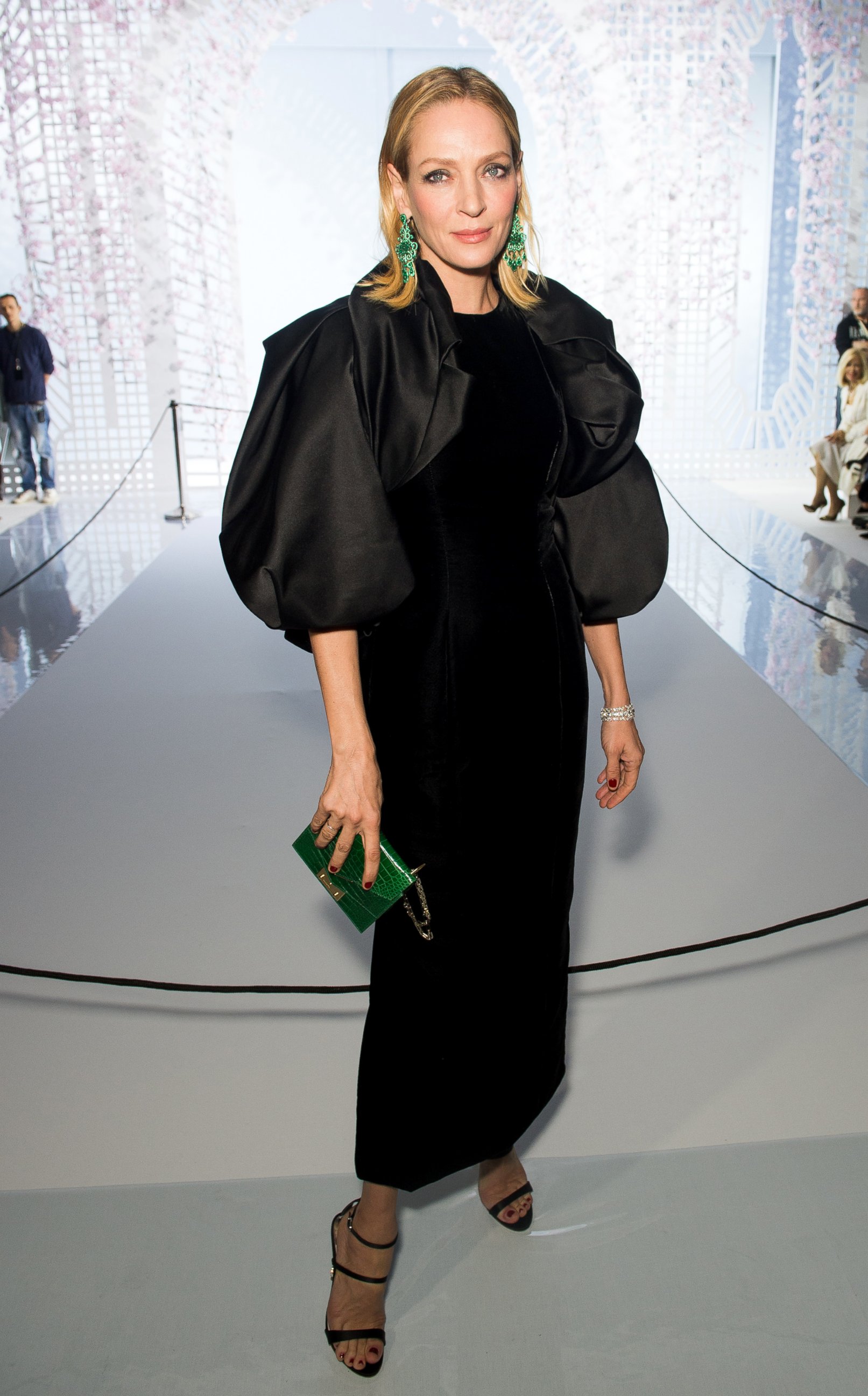 Uma Thurman Goes Avant-Garde for Paris Fashion Week Picture | January ...