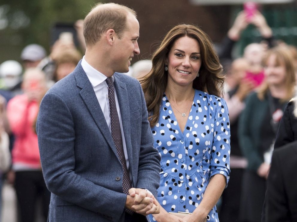PHOTO: Catherine, Duchess of Cambridge and Prince William, Duke of Cambridge arrive at Stewards Academy, Sept. 16, 2016, in Harlow, England.