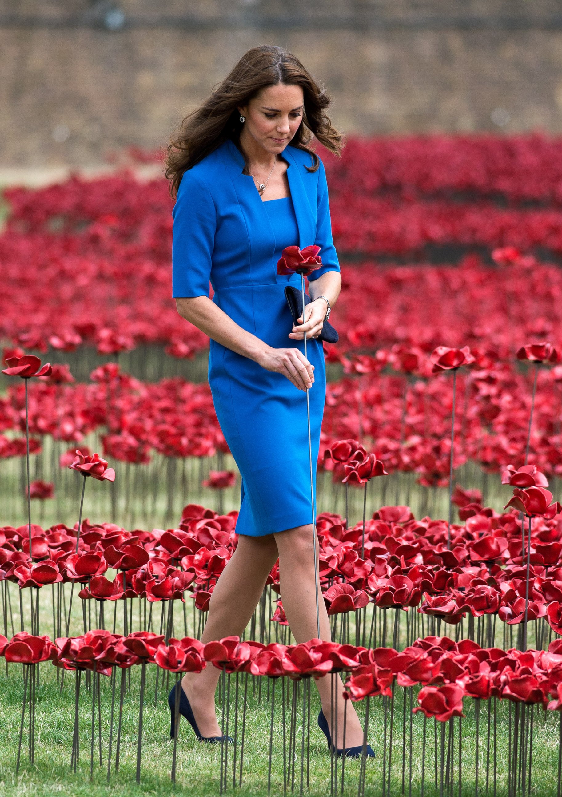 PHOTO: Catherine, Duchess of Cambridge visits The Tower Of London's Ceramic Poppy installation 'Blood Swept Lands and Seas of Red' in London, England, Aug. 5, 2014.