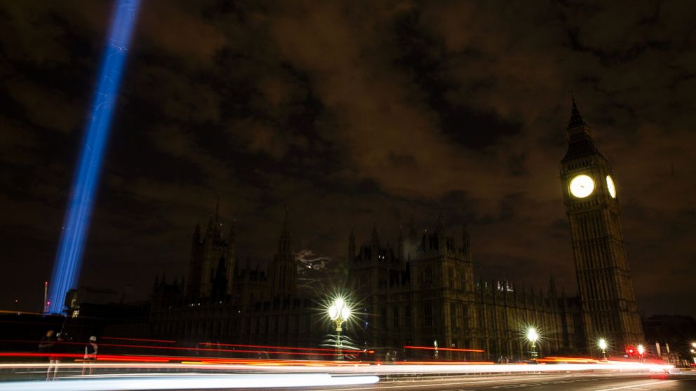 PHOTO: The Houses of Parliament are seen in darkness as the lights are turned off iconic buildings as the city marks the centenary of the outbreak of World War 1 in London, Aug. 4, 2014.