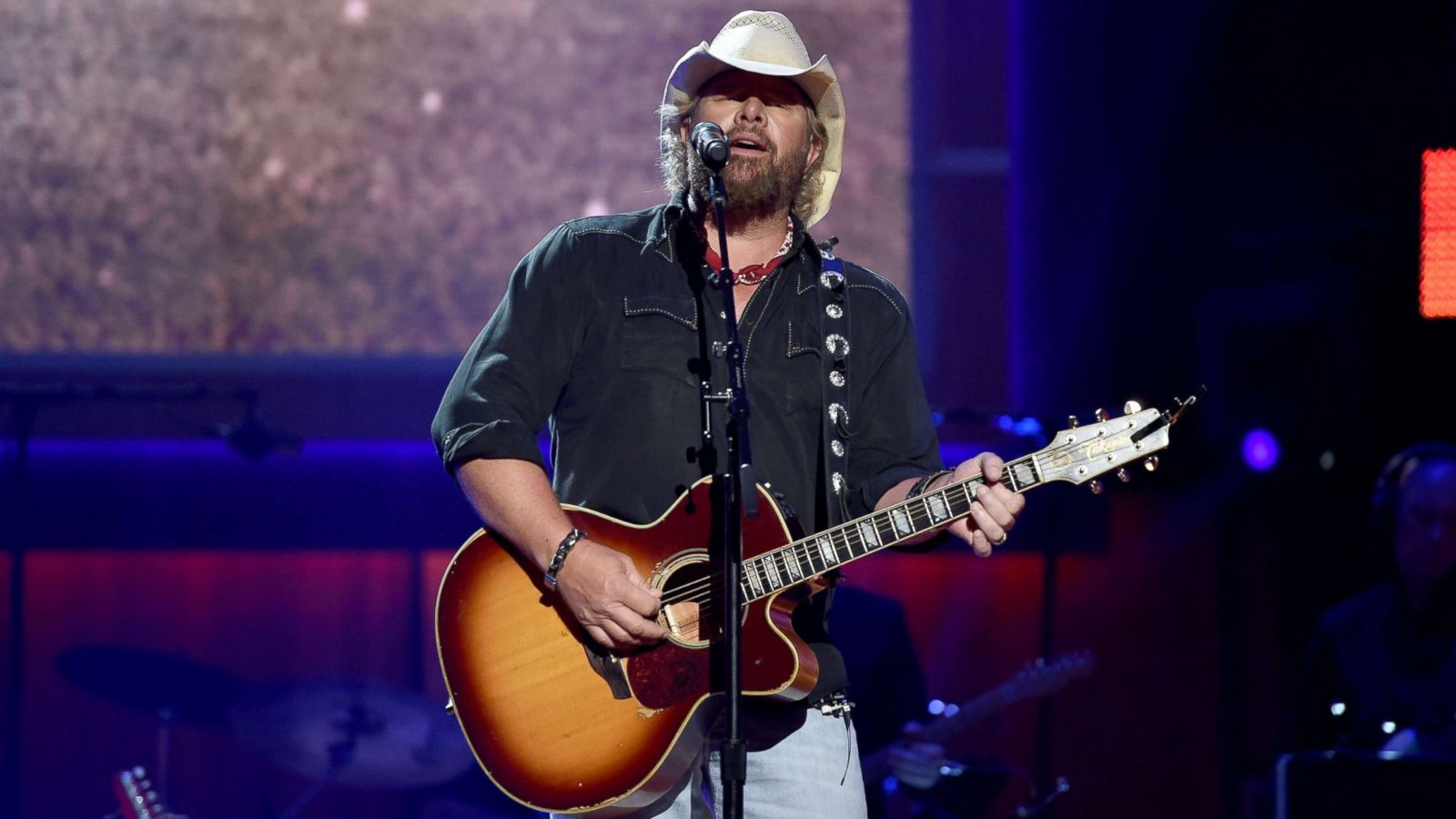 Country singer Toby Keith says he has stomach cancer