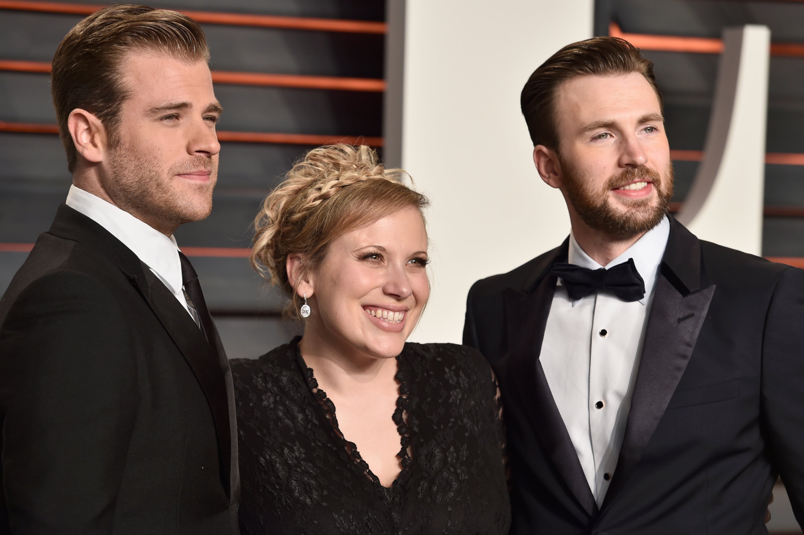 PHOTO: Scott Evans, Carly Evans and Chris Evans attend the 2016 Vanity Fair Oscar Party, Feb. 28, 2016, in Beverly Hills, California.  